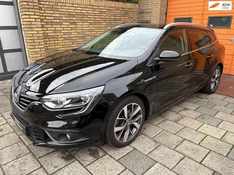 Zwart Gebruikt 2017 Renault Mégane IV Bose Edition Hatchback | € 12.999 (Eerlijke prijs) - Afbeelding 1/4