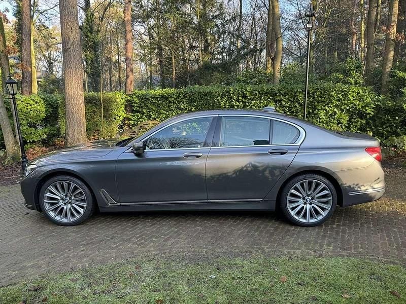 Occasion BMW 750 449 PK (330 kW) 2017 Grijs Sedan
