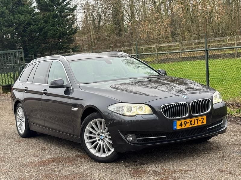Grijs Gebruikt 2012 BMW 520 Executive Stationwagen | € 7.850 (Goede deal) - Afbeelding 1/4
