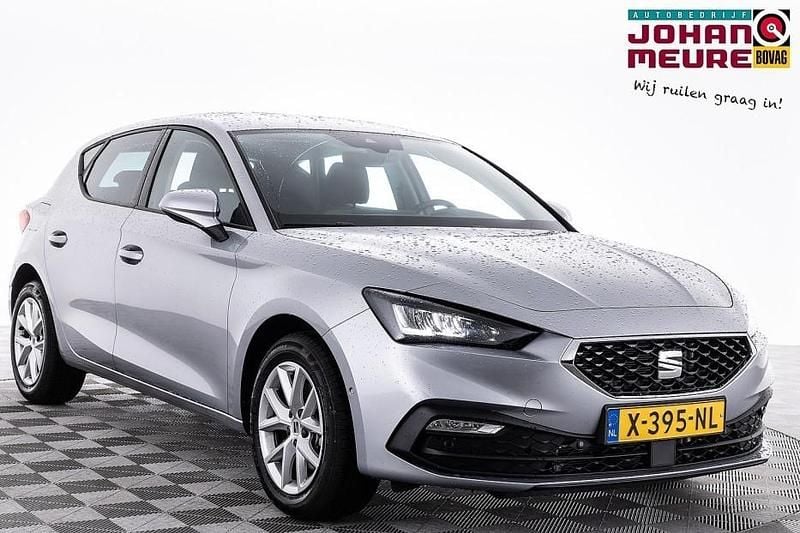 Grijs Gebruikt 2024 Seat Leon Business Hatchback | € 22.900 (Super prijs) - Afbeelding 1/4
