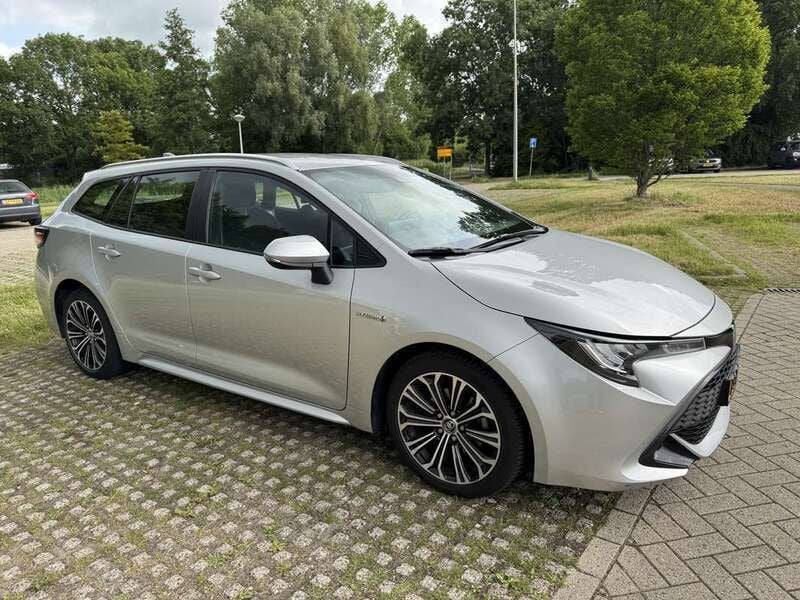 Grijs Gebruikt 2019 Toyota Corolla Edition Stationwagen | € 20.000 (Super prijs) - Afbeelding 1/4