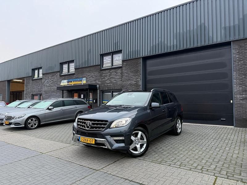 Grijs Gebruikt 2014 Mercedes 350 SUV | € 26.950 (Eerlijke prijs) - Afbeelding 1/4