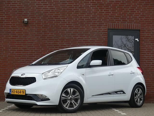 Wit Occasion 2016 Kia Venga Hatchback | € 9.950 (Goede deal) - Afbeelding 1/4