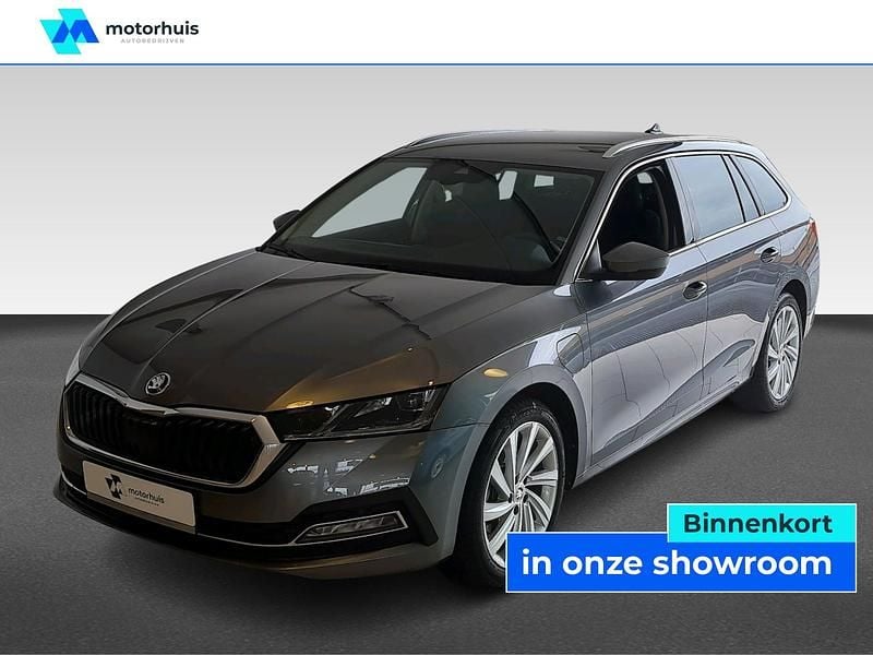 Grijs Gebruikt 2024 Skoda Octavia Stationwagen | € 33.940 (Eerlijke prijs) - Afbeelding 1/4
