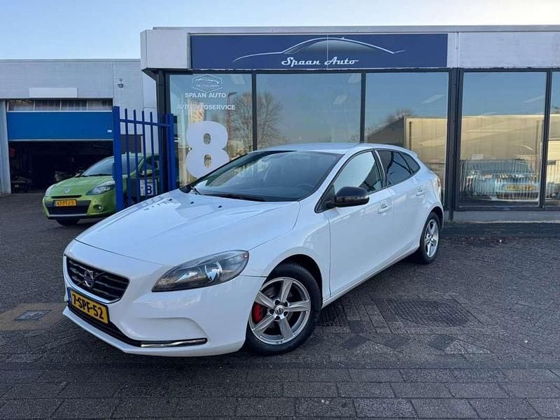 Wit Occasion 2013 Volvo V40 Kinetic Hatchback | € 3.450 (Super prijs) - Afbeelding 1/4