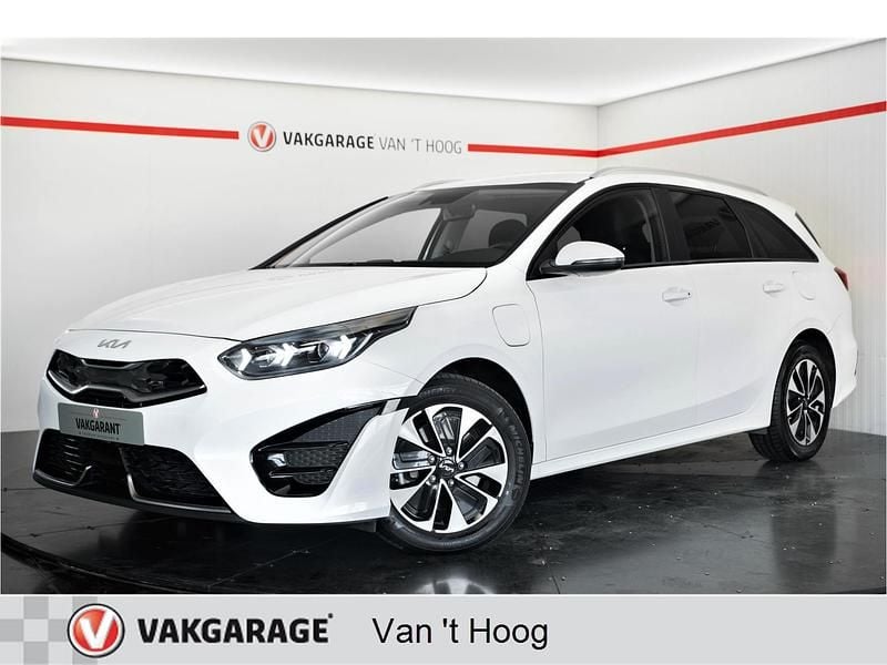 Wit Gebruikt 2023 Kia Ceed Hatchback | € 21.944 (Goede deal) - Afbeelding 1/4