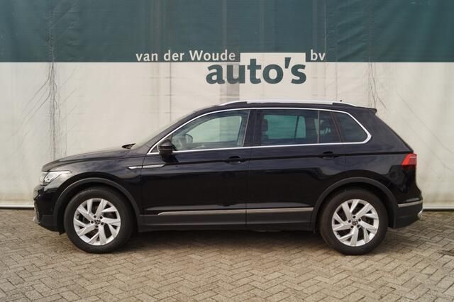 Zwart Gebruikt 2021 VW Tiguan Elegance SUV | € 26.900 (Goede deal) - Afbeelding 1/4
