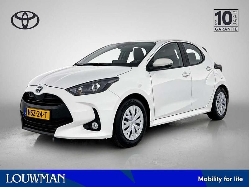 Wit Gebruikt 2024 Toyota Yaris Hybrid Active Hatchback | € 23.445 (Eerlijke prijs) - Afbeelding 1/3