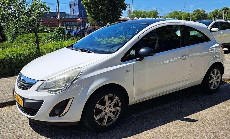 Wit Gebruikt 2012 Opel Corsa Edition MPV | € 1.250 (Goede deal) - Afbeelding 1/4