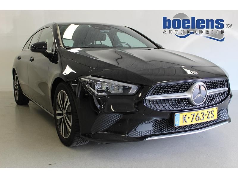 Zwart Gebruikt 2021 Mercedes CLA180 Business Sedan | € 21.329 (Super prijs) - Afbeelding 1/4