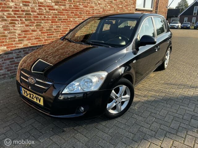 Zwart Gebruikt 2007 Kia Ceed Hatchback | € 5.750 - Afbeelding 1/4