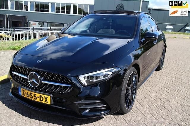 Zwart Gebruikt 2022 Mercedes A250 Business Sedan | € 31.950 (Eerlijke prijs) - Afbeelding 1/4
