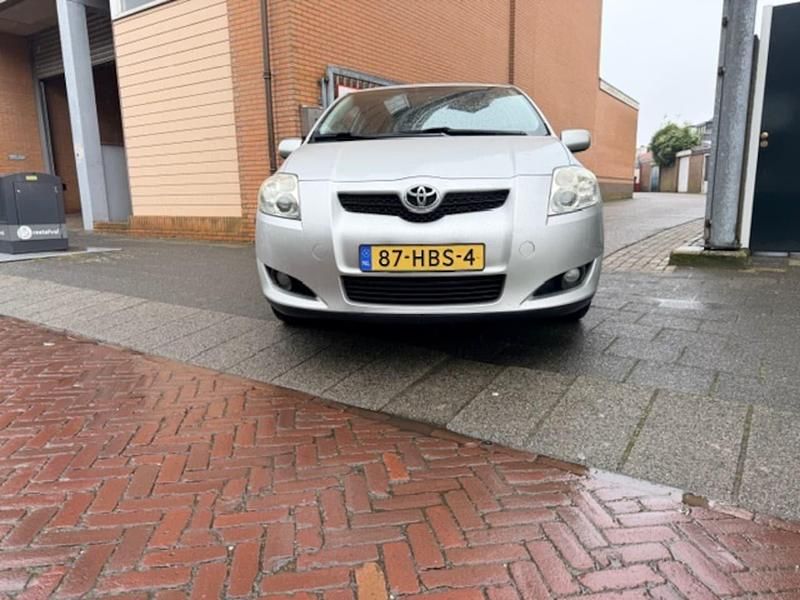 Grijs (metallic) Occasion 2008 Toyota Auris Hatchback | € 3.500 (Eerlijke prijs) - Afbeelding 1/4