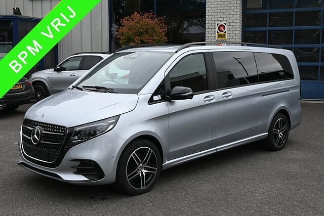Zilver (metallic) Occasion 2024 Mercedes V250 Avantgarde MPV | € 74.950 (Duur) - Afbeelding 1/4