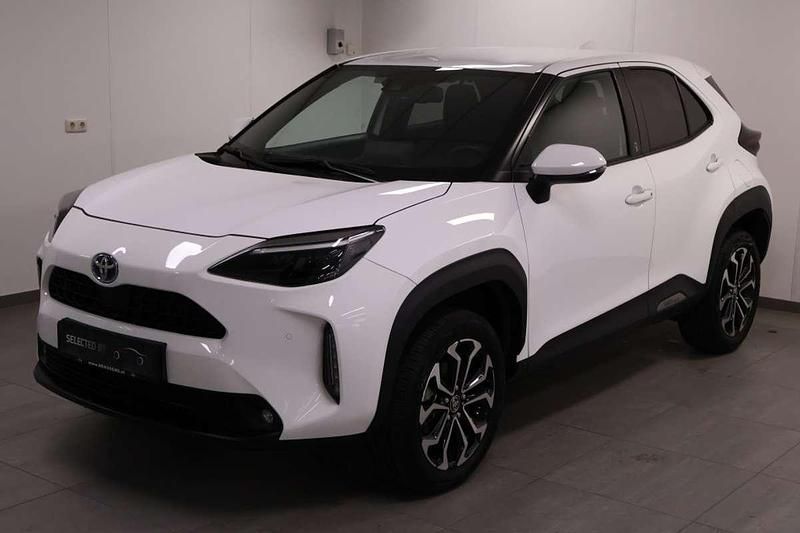 Zwart, metallic lak Gebruikt 2023 Toyota Yaris Cross SUV | € 27.949 (Eerlijke prijs) - Afbeelding 1/4