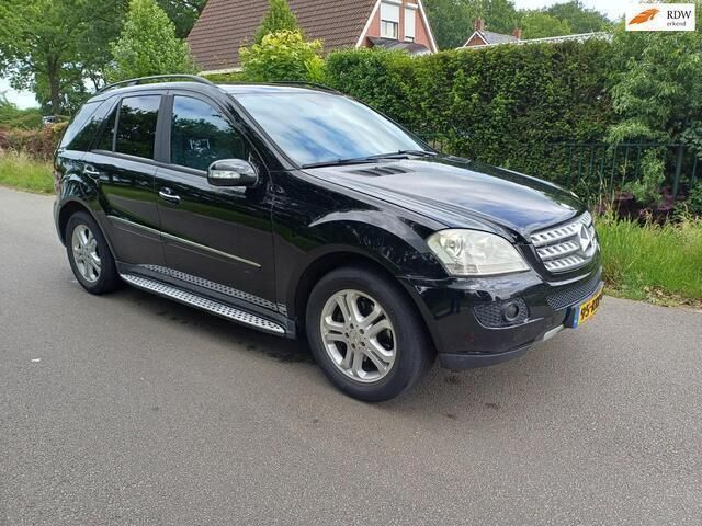 Zwart Gebruikt 2006 Mercedes 350 SUV | € 8.450 (Iets duurder) - Afbeelding 1/4