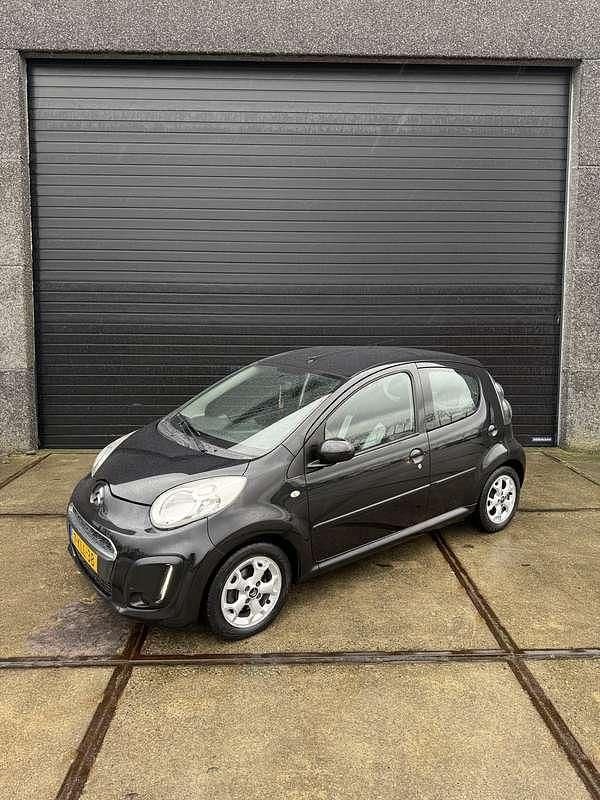Zwart Occasion 2013 Citroën C1 Hatchback | € 3.950 (Eerlijke prijs) - Afbeelding 1/4