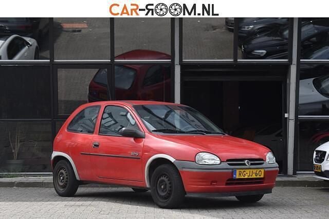 Rood Gebruikt 1997 Opel Corsa Swing Hatchback | € 450 (Goede deal) - Afbeelding 1/4