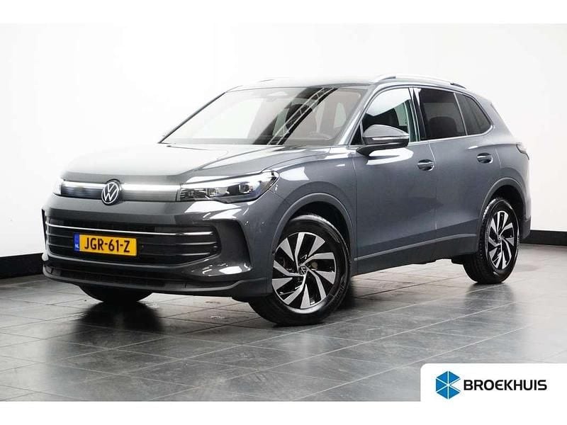 Grijs Gebruikt 2024 VW Tiguan Edition SUV | € 42.750 (Super prijs) - Afbeelding 1/4
