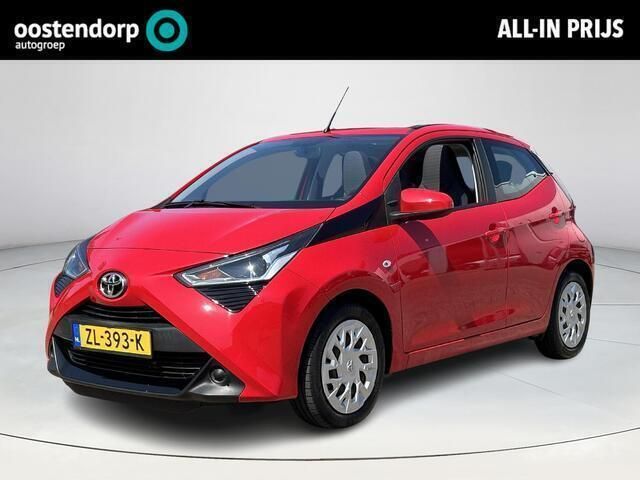 Rood Gebruikt 2019 Toyota Aygo X-play Hatchback | € 14.950 (Eerlijke prijs) - Afbeelding 1/4