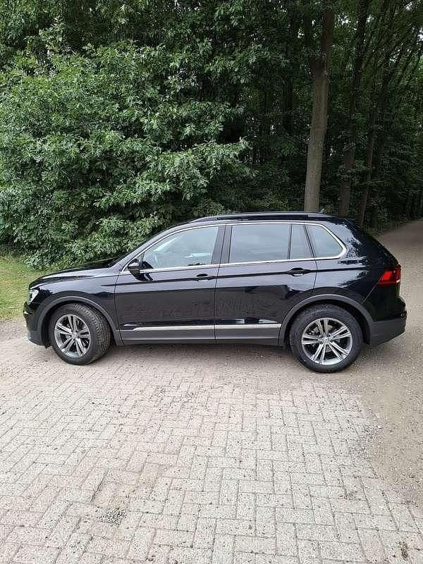Zwart Gebruikt 2019 VW Tiguan Comfortline SUV | € 23.000 (Duur) - Afbeelding 1/4