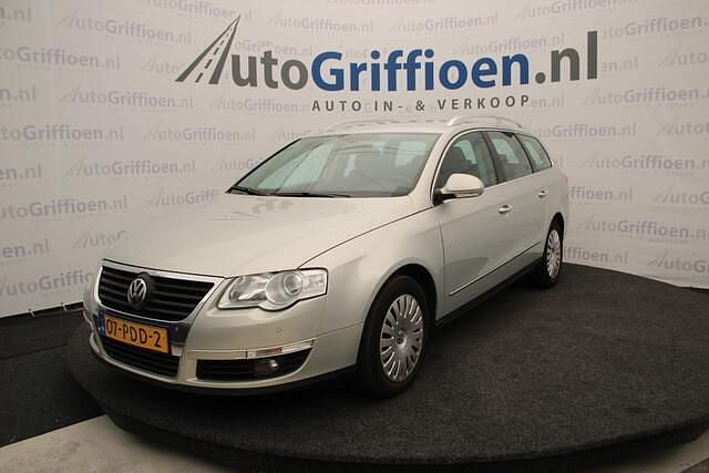 Grijs Gebruikt 2011 VW Passat Comfortline Stationwagen | € 2.990 (Goede deal) - Afbeelding 1/4
