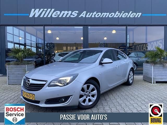 Grijs (metallic) Occasion 2016 Opel Insignia Edition Hatchback | € 7.450 (Eerlijke prijs) - Afbeelding 1/4