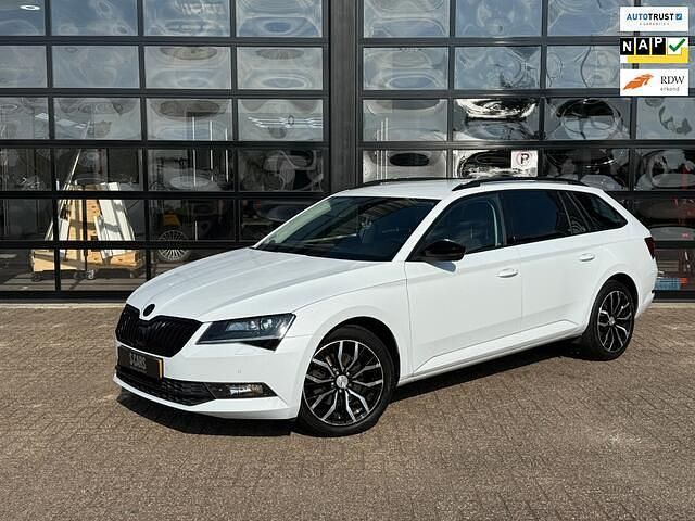 Wit Gebruikt 2017 Skoda Superb Business Line Stationwagen | € 14.950 (Goede deal) - Afbeelding 1/4