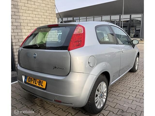 Occasion Fiat Grande Punto 77 PK (56 kW) 2006 Grijs Hatchback