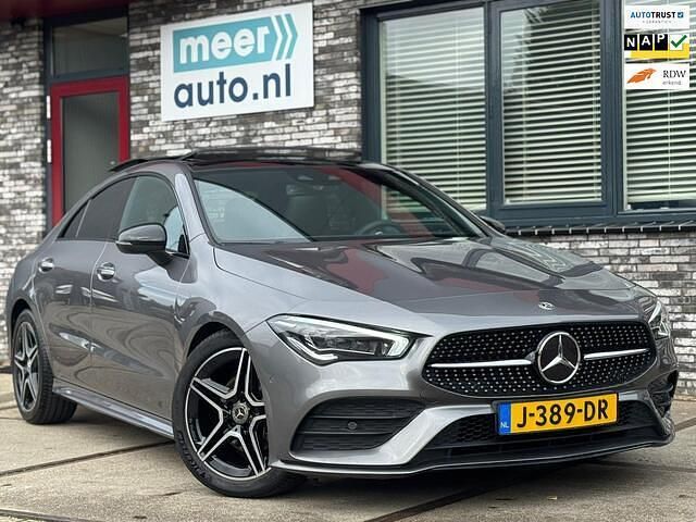 Grijs Gebruikt 2020 Mercedes CLA180 AMG Sedan | € 28.945 (Eerlijke prijs) - Afbeelding 1/4