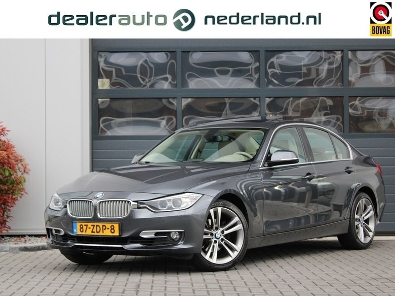 Grijs Gebruikt 2012 BMW 320 Sedan | € 14.600 - Afbeelding 1/4
