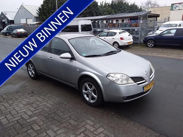 Grijs (metallic) Occasion 2006 Nissan Primera Visia Hatchback | € 1.650 (Eerlijke prijs) - Afbeelding 1/4