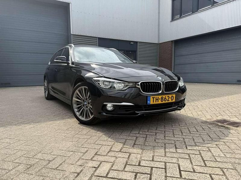 Zwart Gebruikt 2018 BMW 320 Efficient Dynamics Stationwagen | € 19.950 (Goede deal) - Afbeelding 1/4