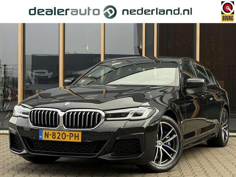Zwart Occasion 2021 BMW 520 M Sport Sedan | € 34.950 (Eerlijke prijs) - Afbeelding 1/4