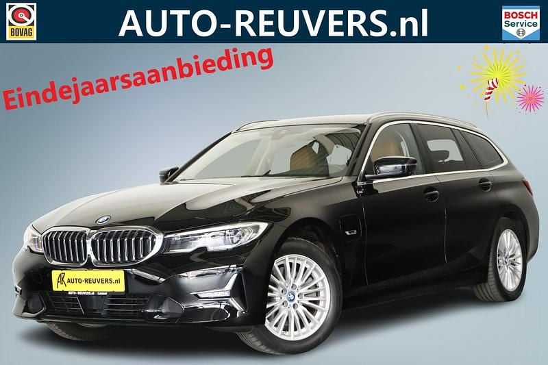 Zwart (metallic) Gebruikt 2022 BMW 320e Executive Stationwagen | € 29.900 (Super prijs) - Afbeelding 1/4