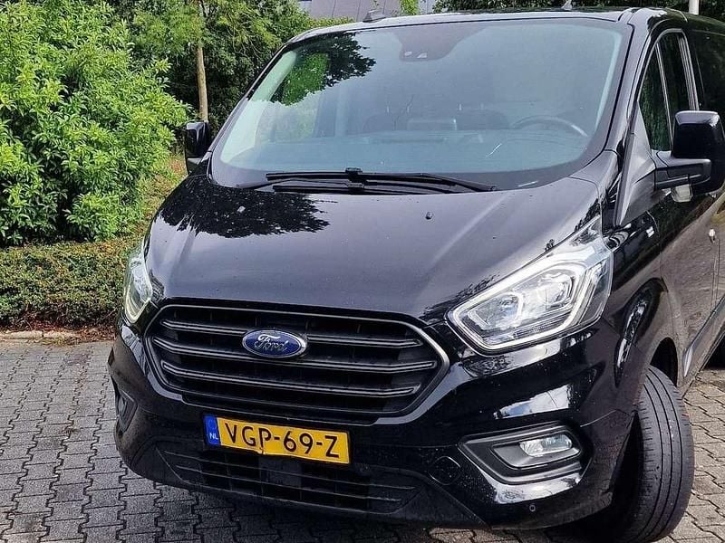Zwart Gebruikt 2020 Ford Transit Trend Van | € 16.000 - Afbeelding 1/4