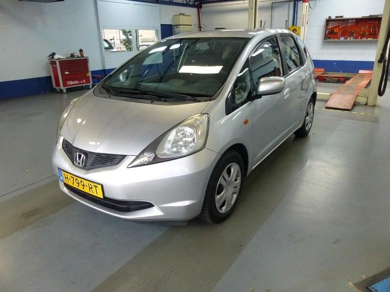 Grijs Gebruikt 2009 Honda Jazz Cool Hatchback | € 3.750 (Eerlijke prijs) - Afbeelding 1/4