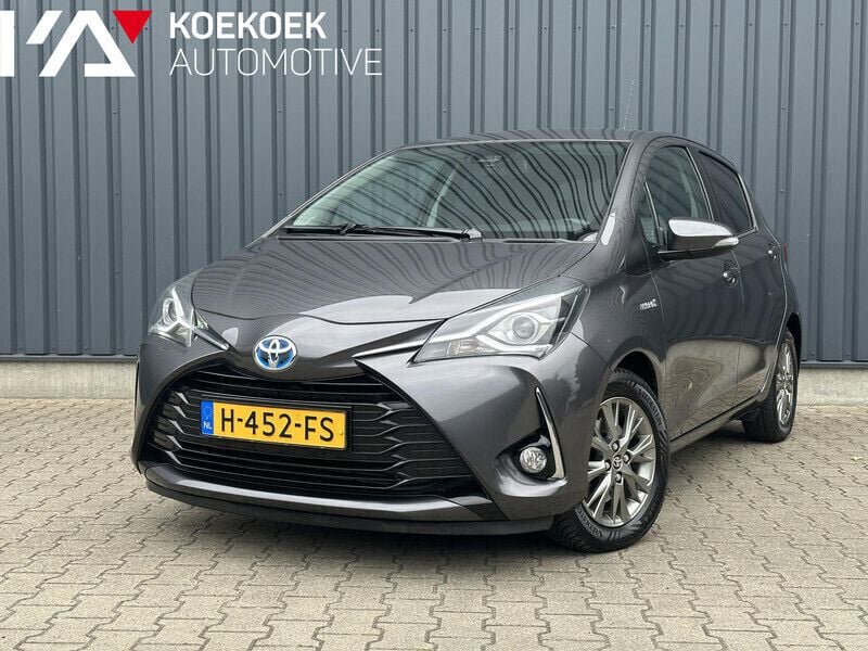 Grijs Gebruikt 2020 Toyota Yaris Hybrid Hatchback | € 19.145 (Eerlijke prijs) - Afbeelding 1/4