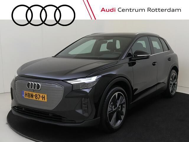 Zwart Gebruikt 2025 Audi Q4 e-tron Basis SUV | € 53.450 (Iets duurder) - Afbeelding 1/4