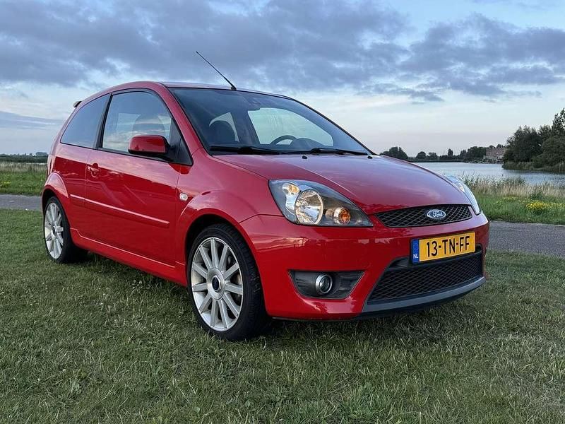Rood Gebruikt 2006 Ford Fiesta ST Hatchback | € 8.500 - Afbeelding 1/4