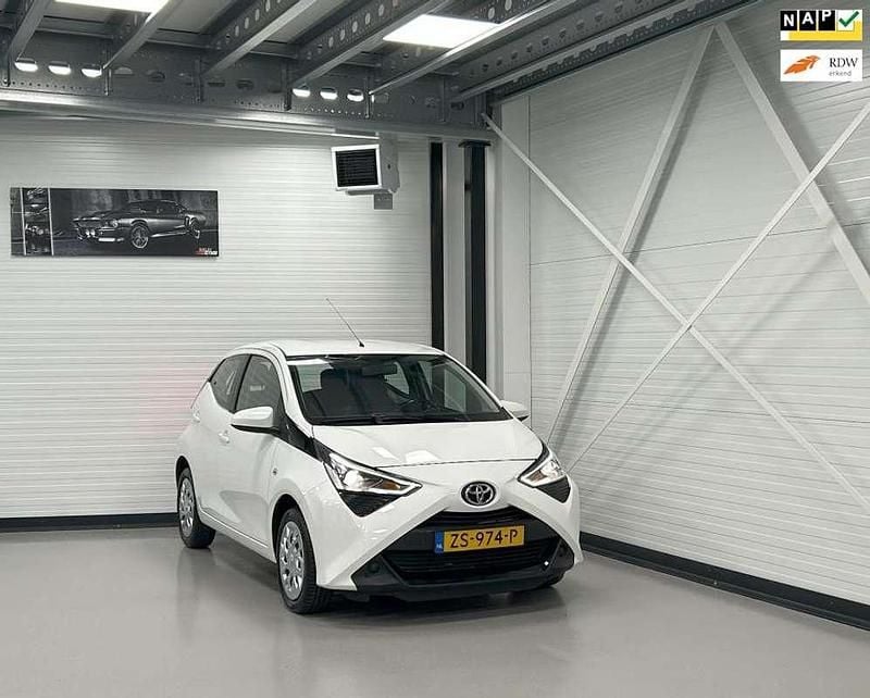 Wit Gebruikt 2019 Toyota Aygo X-play Hatchback | € 9.500 (Eerlijke prijs) - Afbeelding 1/4