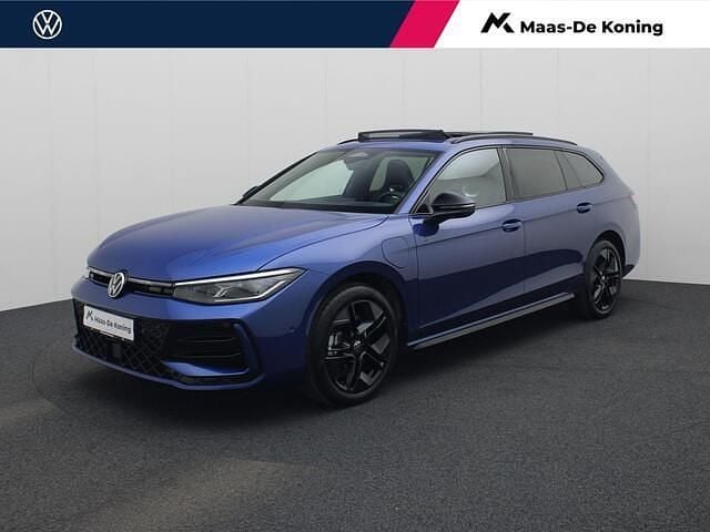 Blauw Gebruikt 2024 VW Passat R-line Stationwagen | € 49.880 - Afbeelding 1/4