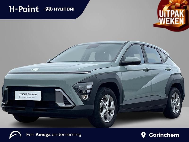 Mirage green Gebruikt 2024 Hyundai Kona Comfort SUV | € 29.440 (Eerlijke prijs) - Afbeelding 1/4