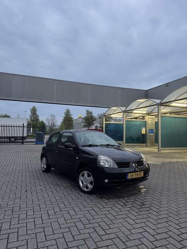 Gebruikt 2006 Renault Clio II Campus Sedan | € 1.550 (Iets duurder) - Afbeelding 1/4