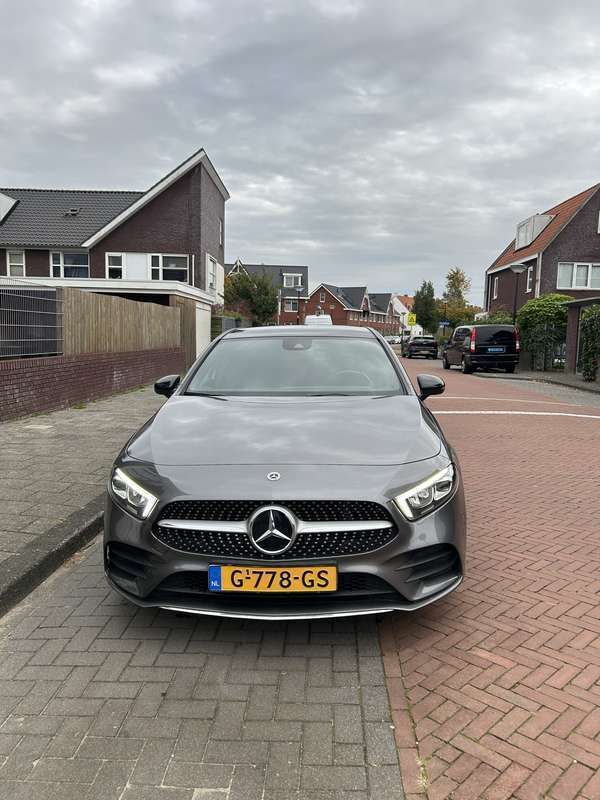 Grijs Gebruikt 2018 Mercedes A180 Premium Plus Stationwagen | € 24.399 (Iets duurder) - Afbeelding 1/4