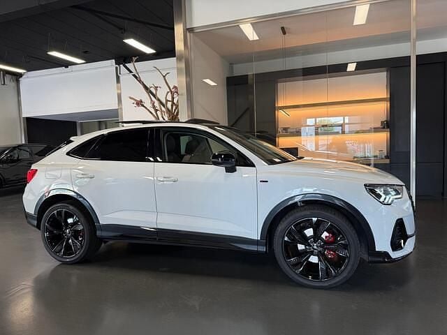 Wit Gebruikt 2020 Audi Q3 Sportback S-Line SUV | € 36.999 (Eerlijke prijs) - Afbeelding 1/4