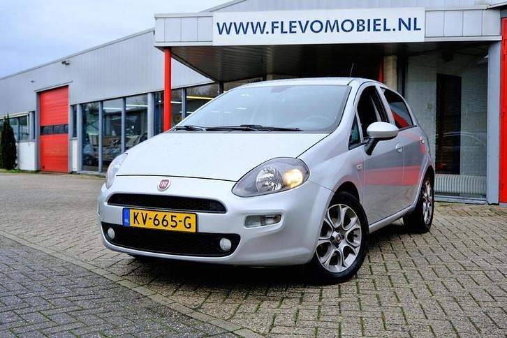 Grijs Gebruikt 2016 Fiat Punto Evo Lounge Hatchback | € 7.950 (Iets duurder) - Afbeelding 1/4