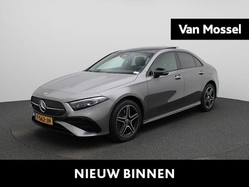 Grijs Gebruikt 2023 Mercedes A250 AMG line Sedan | € 33.900 (Iets duurder) - Afbeelding 1/4