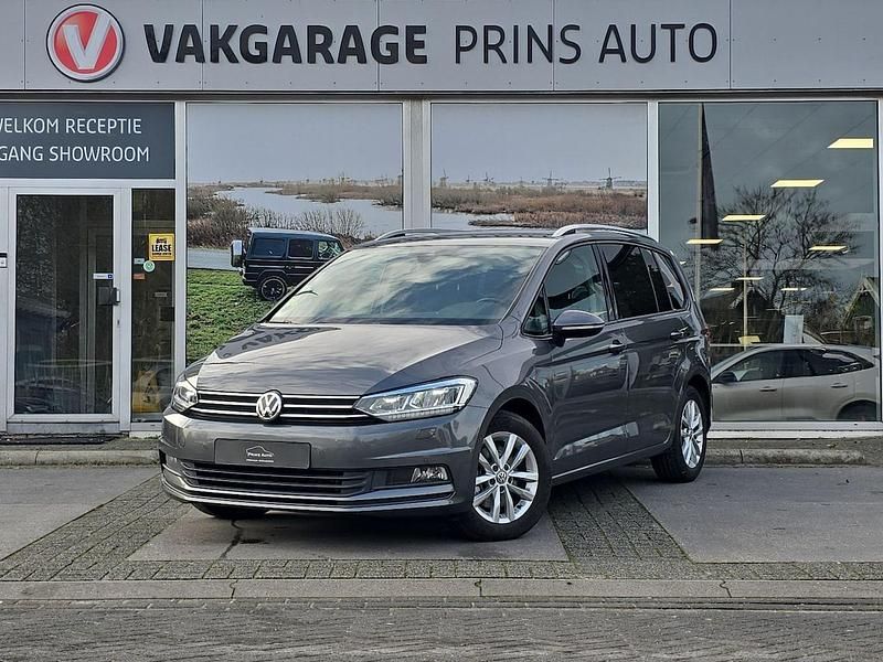 Grijs Gebruikt 2018 VW Touran Comfortline MPV | € 16.000 (Eerlijke prijs) - Afbeelding 1/4