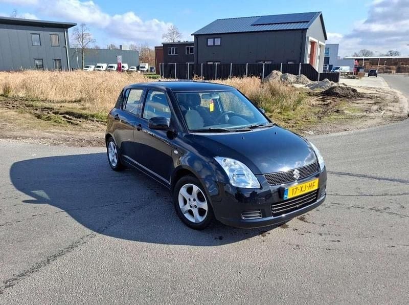 Zwart Gebruikt 2007 Suzuki Swift Hatchback | € 1.750 (Eerlijke prijs) - Afbeelding 1/4